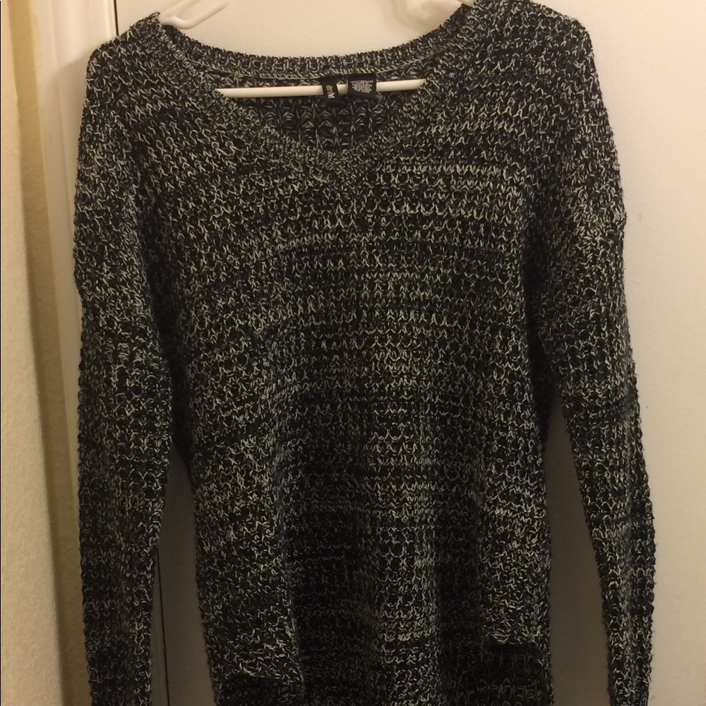 Black & white knit shirt